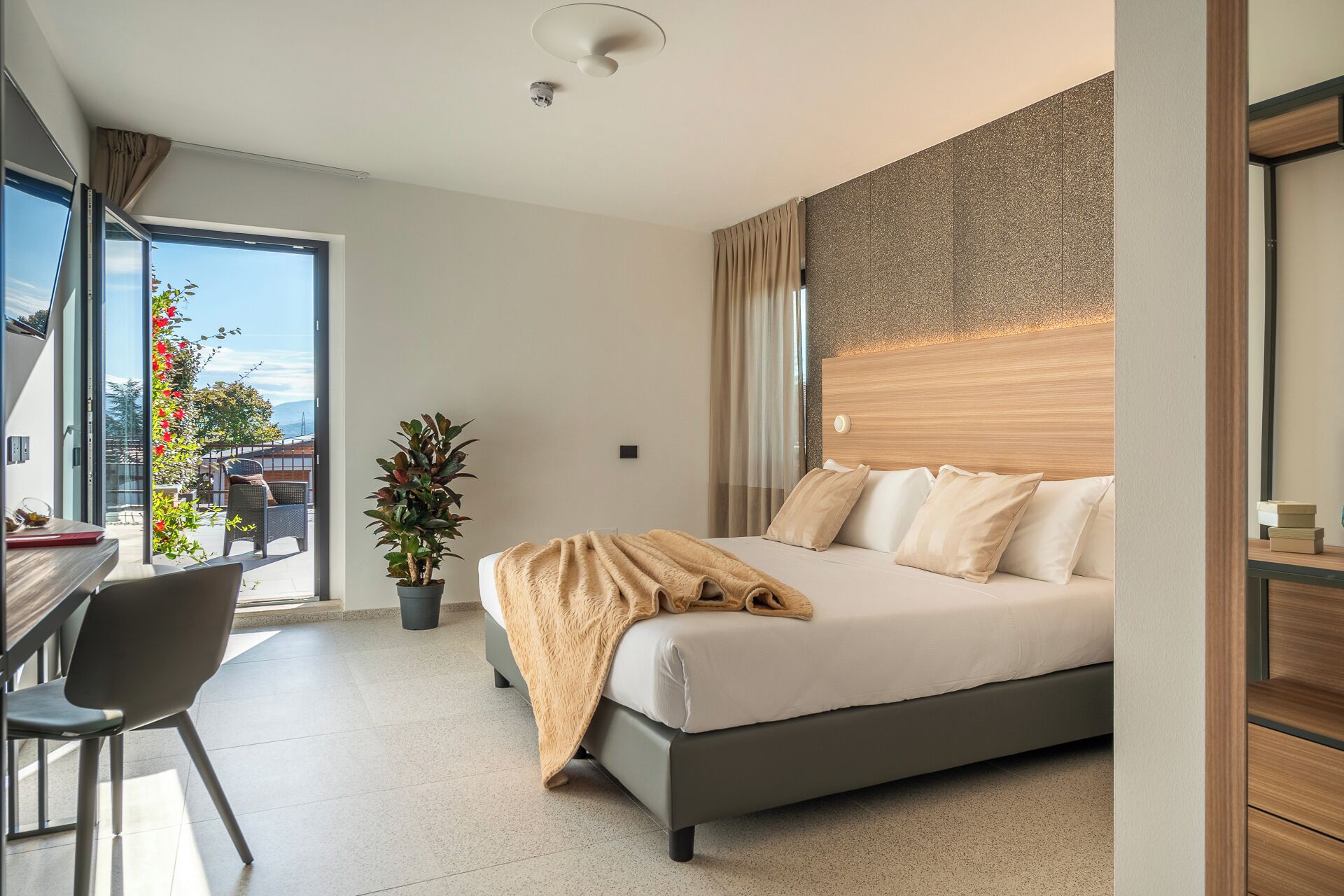 Literie hypoallergénique, couette en duvet d'oie, minibar