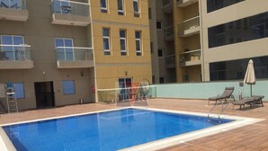 Outdoor pool - Studio Apartment in Silicon Gates 4 (Dubai)