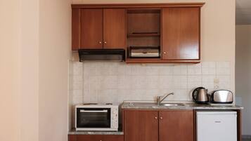 Standard Triple Room, Garden View | Private kitchen | Mini-fridge, stovetop, electric kettle, toaster