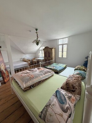 3 bedrooms, desk, iron/ironing board, travel cot
