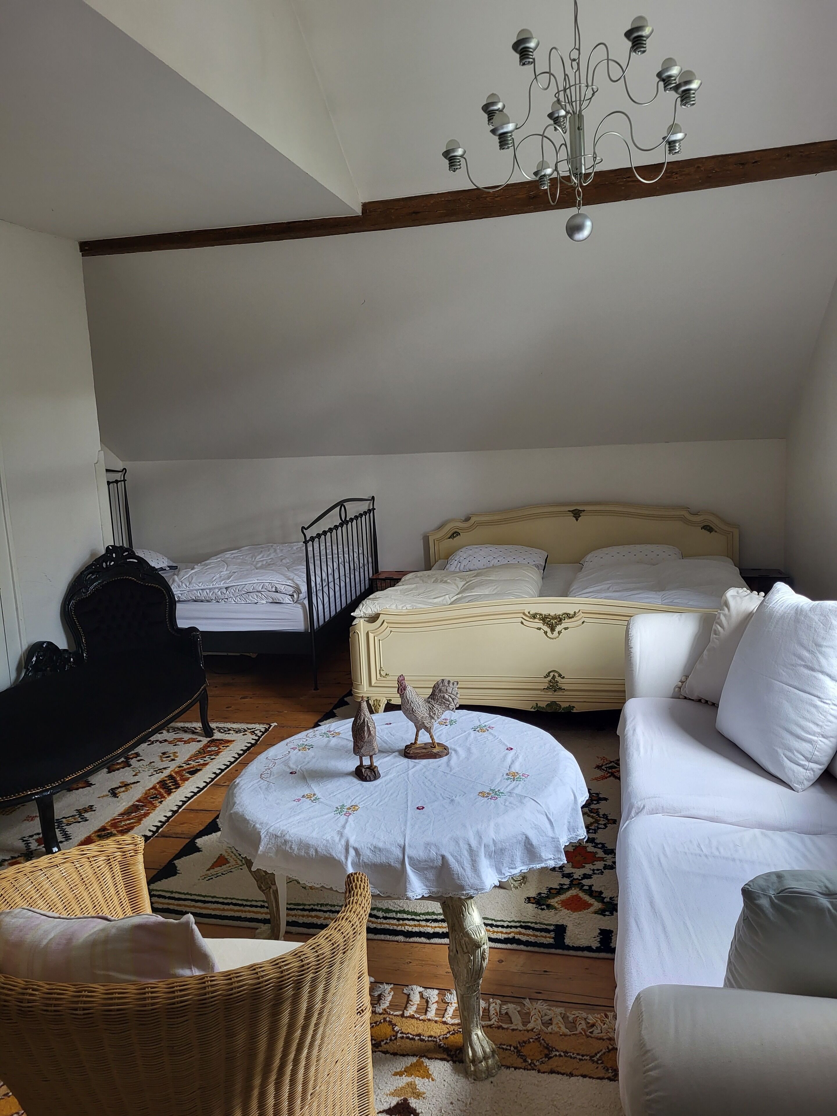 3 Schlafzimmer, Schreibtisch, Bügeleisen/Bügelbrett, Reisekinderbett