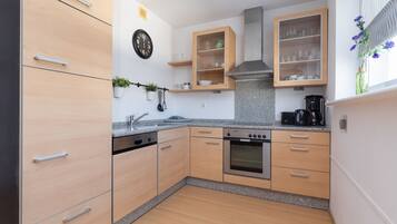 Apartment, 2 Schlafzimmer, Balkon | Eigene Küche | Mikrowelle, Geschirrspüler, Wasserkocher mit Kaffee-/Teezubehör