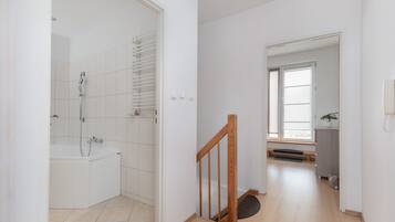 Apartment, 2 Bedrooms, Balcony | Bathroom | Towels