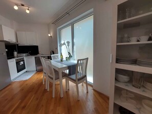 Fridge, oven, stovetop, coffee/tea maker - Holiday apartment close to the beach (Malinska)