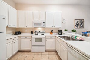 Fridge, microwave, stovetop, dishwasher