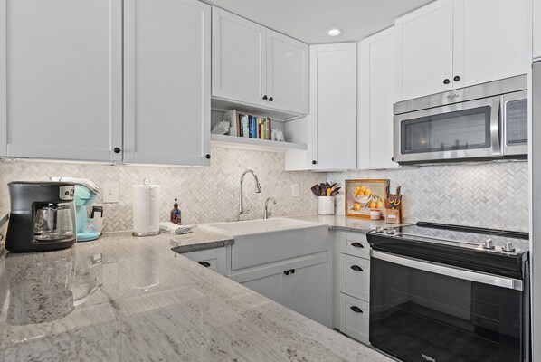 Refrigerador, microondas, horno, placa de cocina