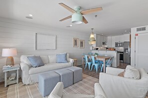 TV - Gulf front condo with gulf and lake views - 2 Bikes - Commodore`s Retreat 202 (Santa Rosa Beach)