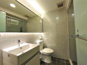 Double Room, 1 Double Bed, Ensuite (Check-in after 9PM) | Bathroom