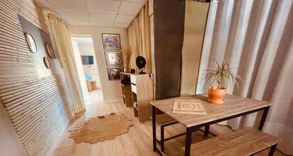 T1 cocooning tout équipé avec terrasse, place de parking privée.