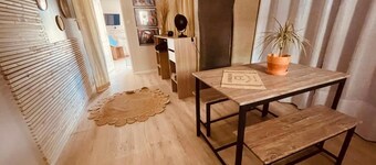 T1 cocooning tout équipé avec terrasse, place de parking privée.