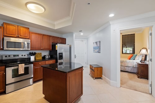 Stay 2 nights and get an extra night free! 3br/2ba Gulf Front Condo Holiday Isle