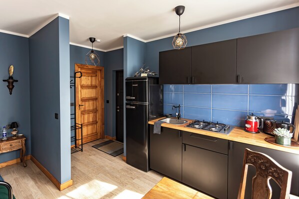 Fridge, stovetop, toaster, cookware/dishes/utensils