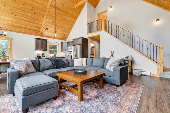 TV, fireplace - The Timbers on Monkey Brook | 4 Bed, 3 Bath (Newry)