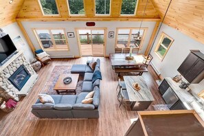 Smart TV, fireplace