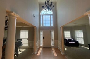 Interior - Beautiful spacious home in luxury community (Conyers)