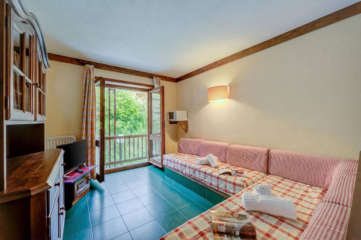 Studio Familial, côté montagne (Sises Lodge - 30D Sestriere) | Coin séjour | TV connectée de 21 pouces avec chaînes par câble, télévision