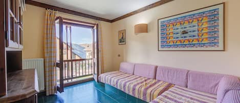 Family Apartment, Multiple Bedrooms, Mountainside (Grange Hike & Ski - 06C Sestriere) | Living area