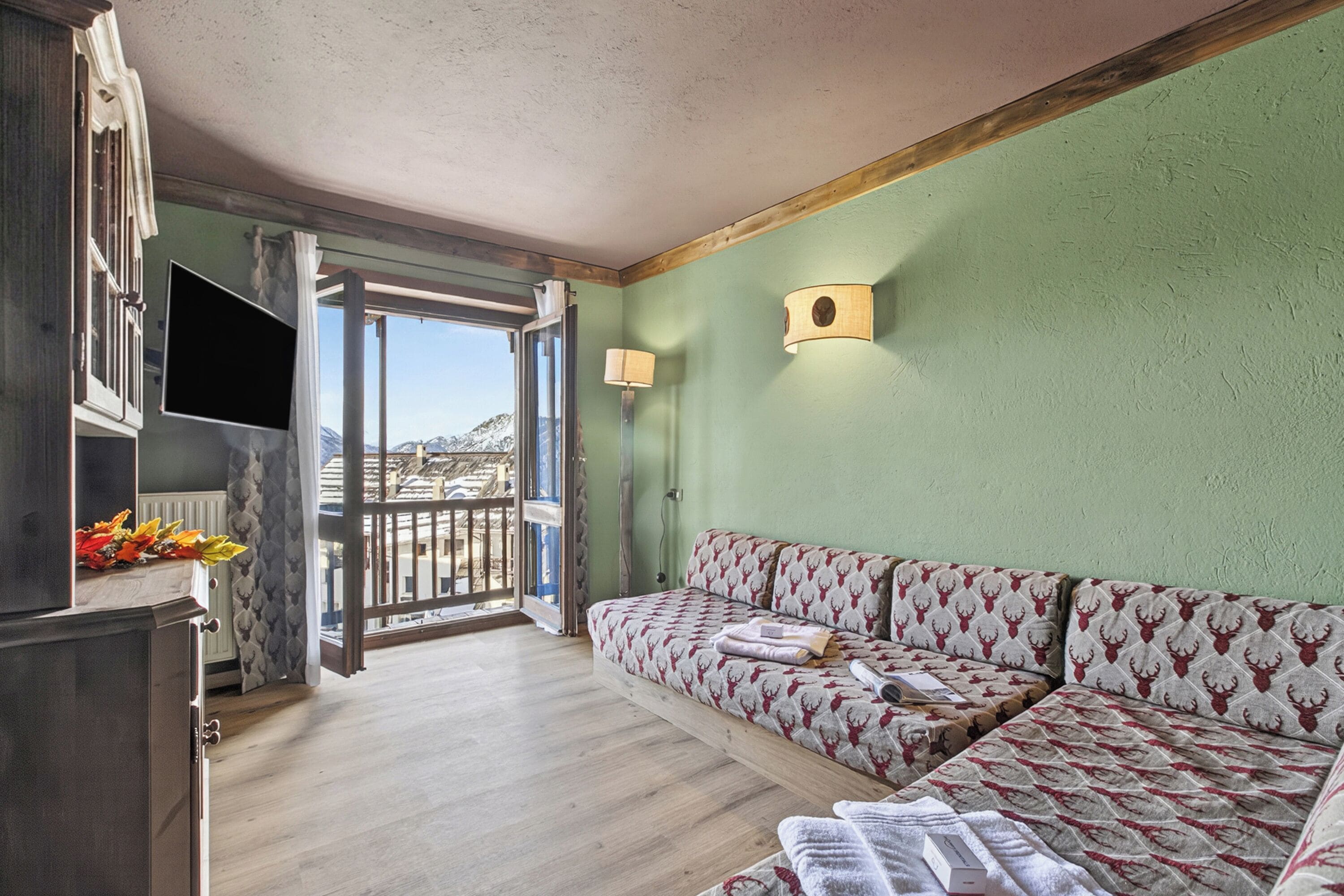 Familienapartment, Mehrere Schlafzimmer, Bergseite (Grange Hike & Ski - 39D Sestriere) | Wohnbereich