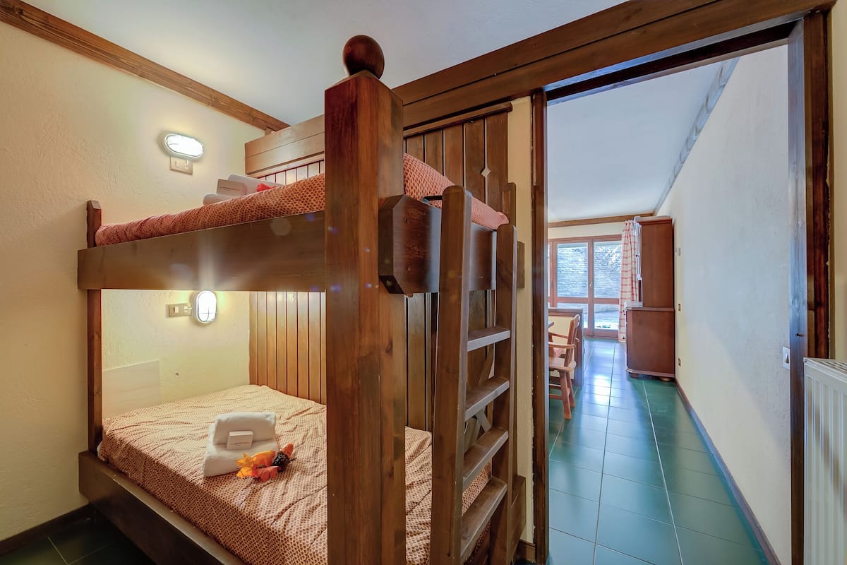 1 bedroom, free WiFi, bed sheets