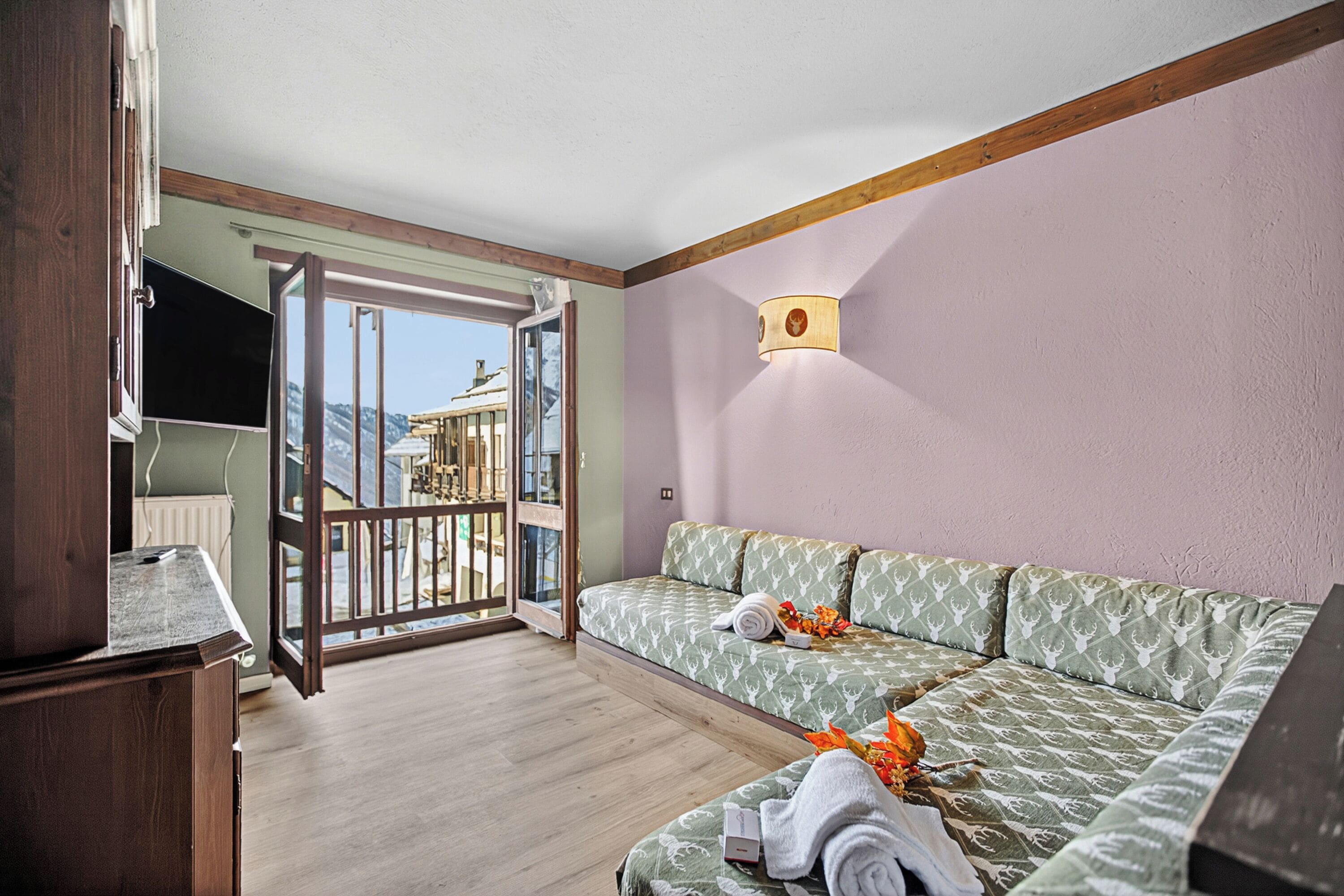 Familienapartment, Mehrere Schlafzimmer, Bergseite (Grange Hike & Ski - 06C Sestriere) | Wohnbereich