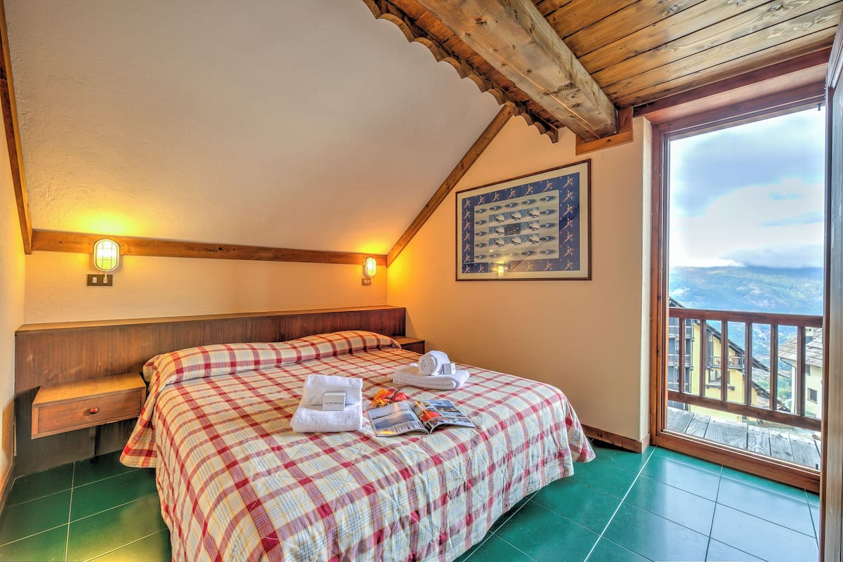 1 bedroom, free WiFi, bed sheets