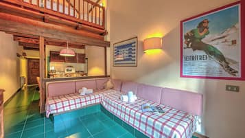 Family Apartment, Multiple Bedrooms, 2 Bathrooms, Mountainside (Sises Lodge - 46D Sestriere) | Living area