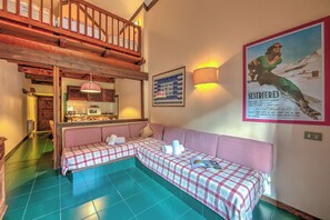 Family Apartment, Multiple Bedrooms, 2 Bathrooms, Mountainside (Sises Lodge - 46D Sestriere) | Living area - Grange Hike & Ski (Sauze di Cesana)