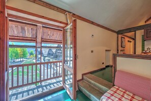 Family Studio, Mountainside (Sises Lodge - 40D Sestriere) | Balcony - Grange Hike & Ski (Sauze di Cesana)