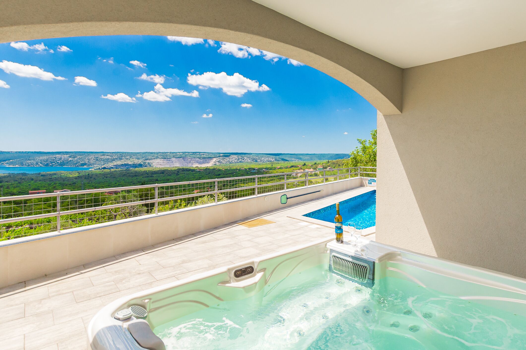Outdoor spa tub