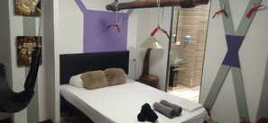 Deluxe Double Room | Individually decorated, individually furnished, iron/ironing board - Eternity Alicante Rooms (Alicante)