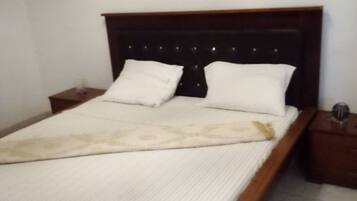 Blackout curtains, free WiFi