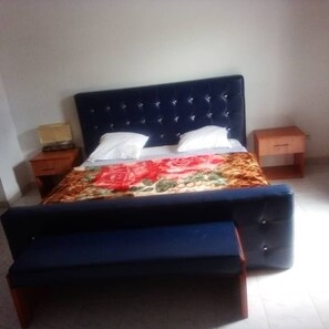 Habitación doble estándar | Cortinas blackout y wifi gratis 