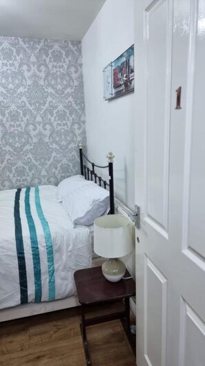 2 多间卧室、笔记本电脑工作区、免费 WiFi