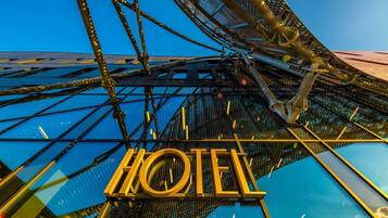 Vista frontal de la propiedad