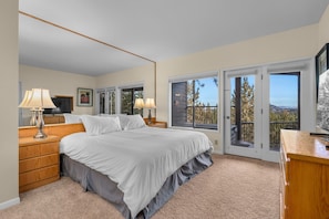 1 bedroom, WiFi, bed sheets - New! Mt Bachelor Village ~ Views ~ Fireplace (Bend)