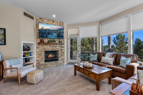 Newly updated and remodeled! Private hot tub! Lockable storage in garage.