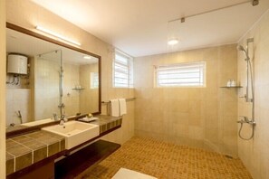 Bathrobes, towels - amã Stays & Trails Arcadia, Coorg (Virajpet)