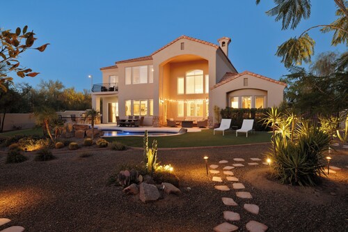 Casa Del Sol by LuxeKey | Backyard Oasis w/ Sunset Views