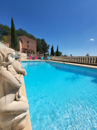 At the foot of the Gorges du Verdon air-conditioned villa with waterfall pool