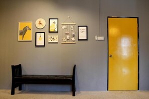 Living room - OYO HOME 90647 Mac Inn 94 (George Town)