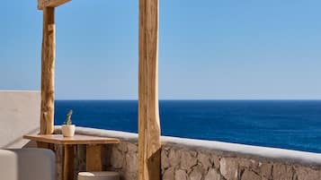 Executive Studio Suite, Jetted Tub | Terrace/patio