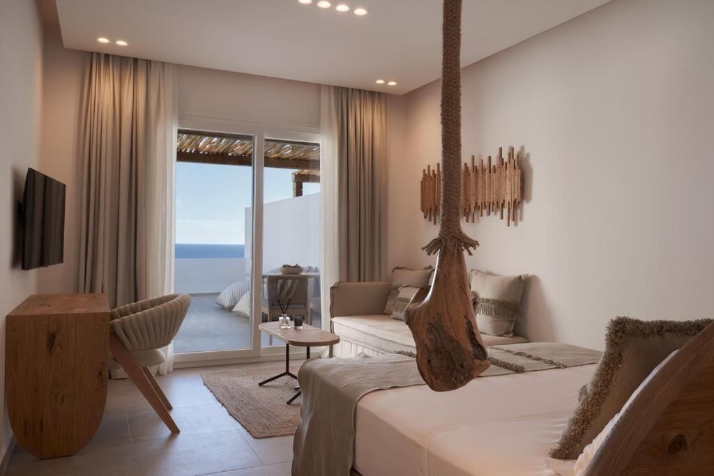 Suite | Premium bedding, individually decorated, individually furnished, desk