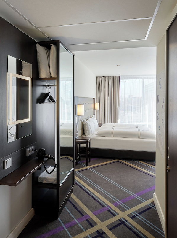 Double Room, Mobility Accessible (Barrier Free Room) | Soundproofing, iron/ironing board, free WiFi, bed sheets - Premier Inn Regensburg City Centre (Regensburg)