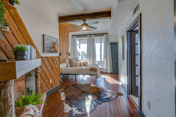 6 habitaciones, escritorio, tabla de planchar con plancha y wifi gratis 