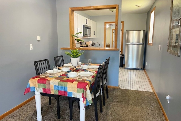 The Downtown Apartment in Chesterton. Convenient, cozy, and completely private!