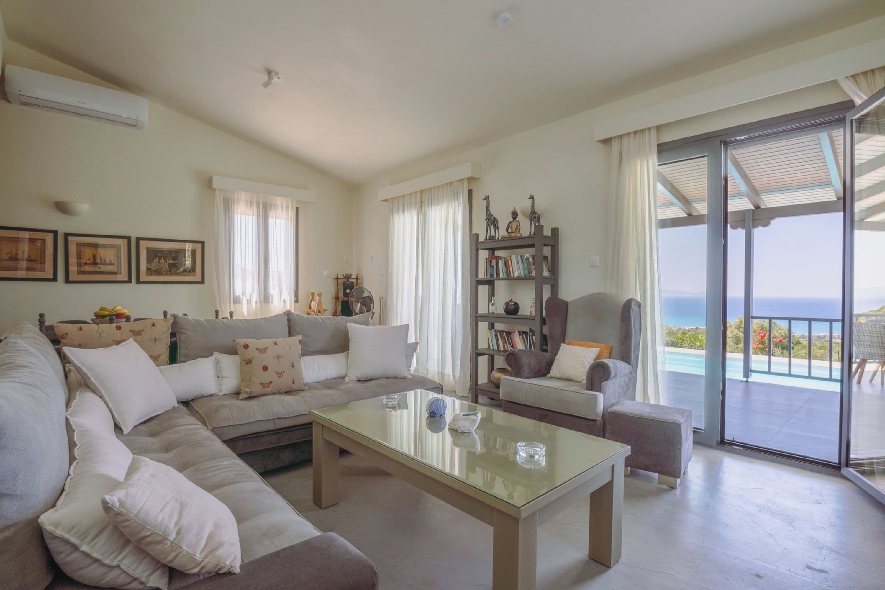 케이블 채널 시청이 가능한 21인치 TV, 벽난로