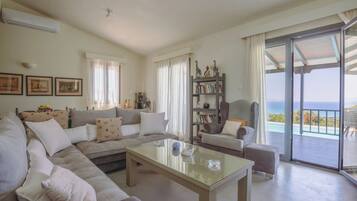 ์ผ์ด๋ธ ์ฑ๋ ์์ฒญ์ด ๊ฐ๋ฅํ 21์ธ์น TV, ๋ฒฝ๋๋ก