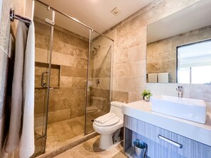 Shower, hair dryer, towels - Amazing 2Bedroom on 5th Avenue +Rooftop common pool +WIFI Internet +Parking (MEXICO)