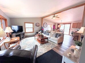 TV, books - Edgewater Retreat on Beautiful Soo Lake! (Phillips)