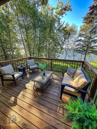 Edgewater Retreat on Beautiful Soo Lake!